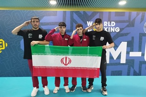سلام نظامی مدال‌آور همدانی تیم‌ملی بوکس با پرچم مقدس ایران در قلب تاشکند