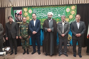 تقدیر از خانواده شهید وحید لطفی، شهید ناو‌شکن دنا در نماز جمعه همدان